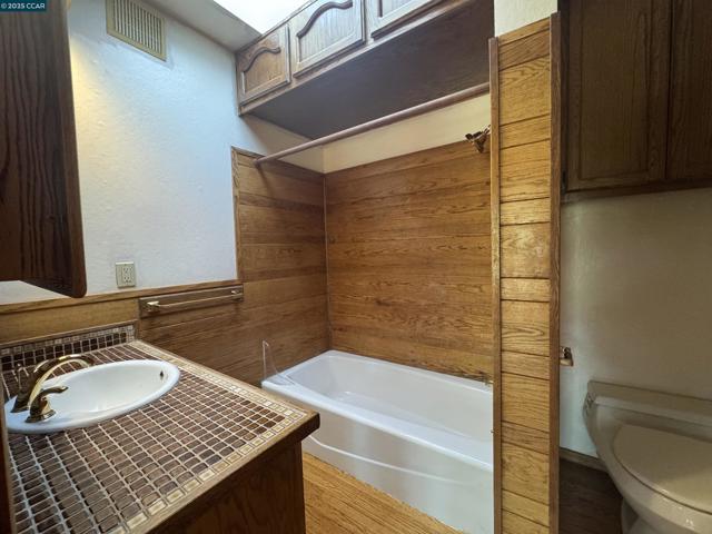 919 Janet Ln, Lafayette CA: https://media.crmls.org/mediaz/6db261bd-7c3c-4cf6-b6e0-af5d8f0bdfe8.jpg