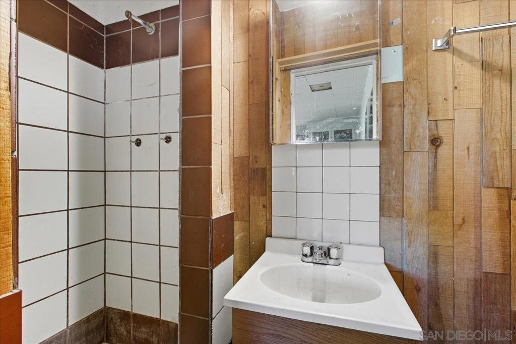 https://media.crmls.org/mediaz/6db2e777-f5ba-4587-a639-ea045caa60ed.jpg?preset=X-Large
