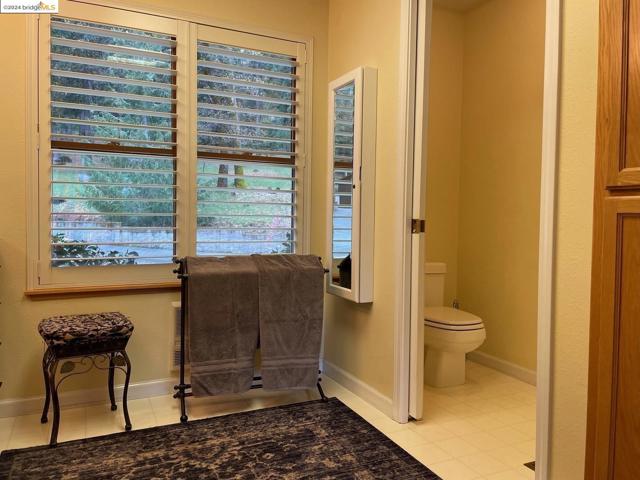 Image 9 of 48 For 16160 Willow Glen Rd