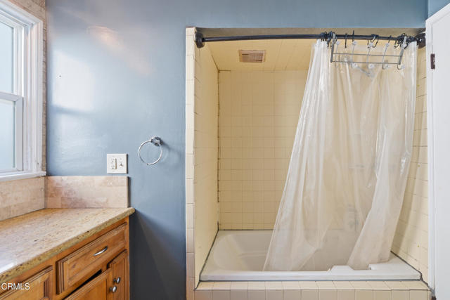 Detail Gallery Image 17 of 27 For 255 Douglas Ave, Oxnard,  CA 93030 - 2 Beds | 1 Baths