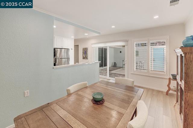 3128 Tice Creek Dr, Walnut Creek CA: https://media.crmls.org/mediaz/6db47d55-faf4-4ef8-a041-5f9e74c3ca8b.jpg