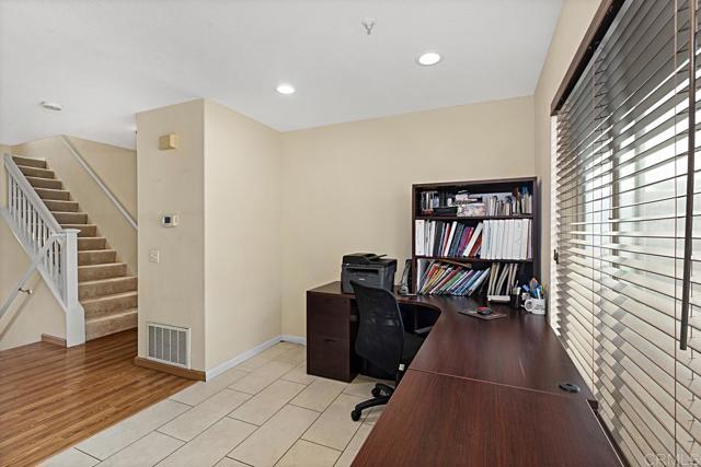 Image 14 of 34 For 10198 Wateridge Circle 157