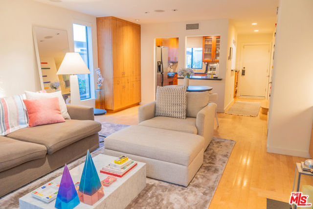 880 Hilldale Avenue, West Hollywood CA: https://media.crmls.org/mediaz/6db4cf18-74f7-4458-a1ad-4dc7e1a792ce.jpg
