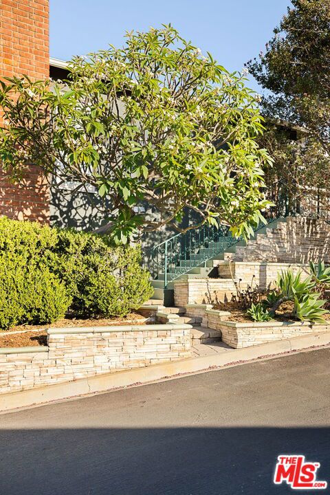 2533 Lombardy Boulevard photo 37