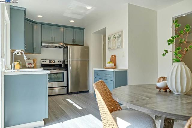 4654 Balboa Way, Fremont CA: https://media.crmls.org/mediaz/6db66012-9f62-4168-8d09-8fe78d717049.jpg