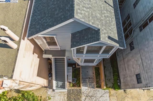 1208 Stanyan St, San Francisco CA: https://media.crmls.org/mediaz/6db69dfa-0078-4cc5-ac52-2a6547a590bb.jpg