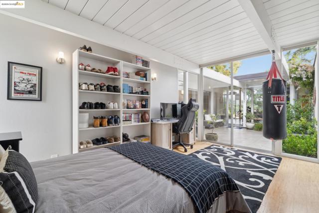 5345 Crown Ct, Castro Valley CA: https://media.crmls.org/mediaz/6db6baa1-f10f-4bdd-afdf-4f0dc83cc8f3.jpg