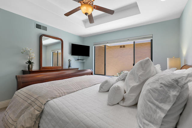 352 Villena Way, Palm Desert CA: https://media.crmls.org/mediaz/6db7268d-5e09-432d-bc4f-88291afa458b.jpg