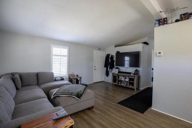 18525 Keyes Drive, Banning CA: https://media.crmls.org/mediaz/6db76422-011c-4778-9ac5-aa4e685ef93c.jpg