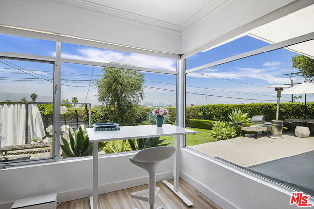 9353 Duxbury Road, Los Angeles CA: https://media.crmls.org/mediaz/6db7700d-ece8-40ce-bdc4-2bb2844cdf40.jpg