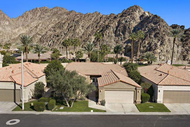 48543 Via Encanto, La Quinta CA: https://media.crmls.org/mediaz/6db7d750-84b8-4b27-80d2-c143bd23a409.jpg