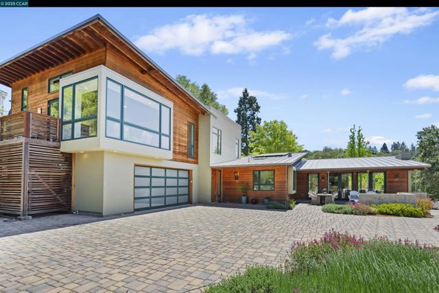 53 Tara Rd, Orinda CA: https://media.crmls.org/mediaz/6db813e8-342e-4ade-9b32-51d5aa6b0688.jpg