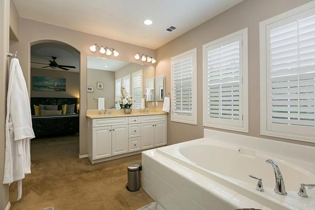 Detail Gallery Image 19 of 31 For 1148 Breakaway Dr, Oceanside,  CA 92057 - 4 Beds | 3 Baths