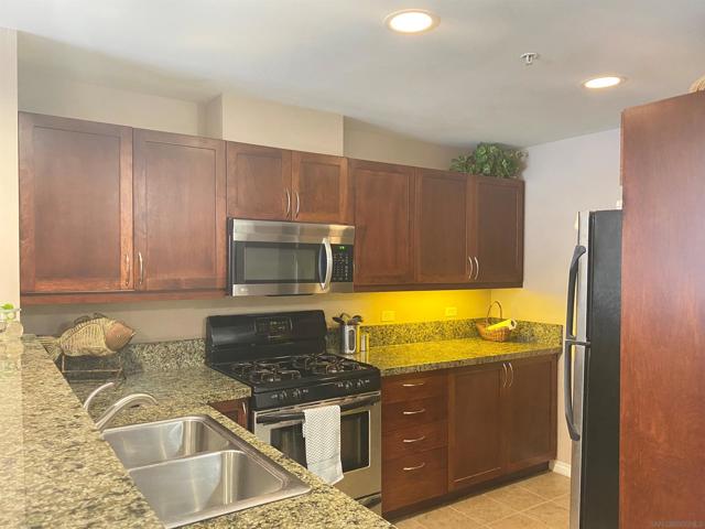 530 K St, San Diego CA: https://media.crmls.org/mediaz/6db89770-6fe6-4315-9531-93d82e0beef6.jpg