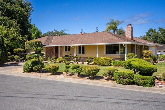 18654 Aspesi Drive, Saratoga CA: https://media.crmls.org/mediaz/6db8b34e-0da6-4440-afa3-9941dc9ff994.jpg