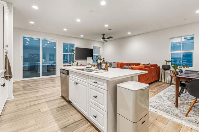 Detail Gallery Image 5 of 20 For 506 Willowmore St, Vista,  CA 92081 - 3 Beds | 2 Baths