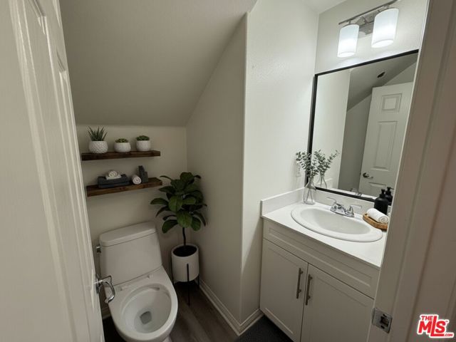 65 Plateau, Irvine CA: https://media.crmls.org/mediaz/6db98967-829d-4a6b-8b1e-d18669beb007.jpg