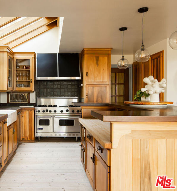 31840 Seafield Drive, Malibu CA: https://media.crmls.org/mediaz/6db9bb3a-f0c4-4c31-bdd2-5fa702a2c2d1.jpg