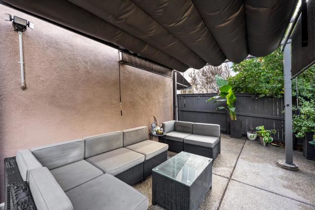 2372 Donner Pass Avenue, Sacramento CA: https://media.crmls.org/mediaz/6db9c3eb-3d35-46ce-b603-3609472d0961.jpg