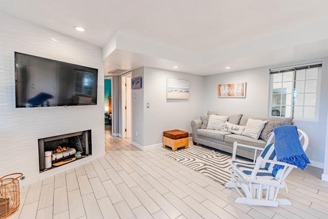 207 Elkwood Ave, Imperial Beach CA: https://media.crmls.org/mediaz/6dba0afe-d60c-42fb-8b3b-10b4712efa4d.jpg