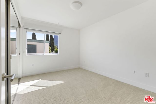 11715 Goshen Avenue, Los Angeles CA: https://media.crmls.org/mediaz/6dba1105-3ea0-4fdb-9a83-01db4bd84d56.jpg