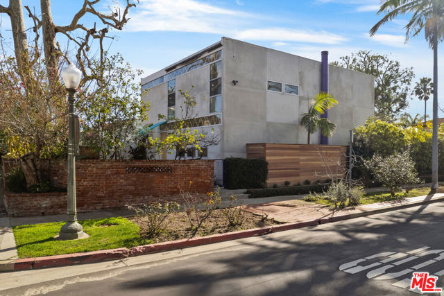2153 Linnington Avenue, Los Angeles CA: https://media.crmls.org/mediaz/6dba9e0c-072a-4f17-b785-2a8d282ceffd.jpg