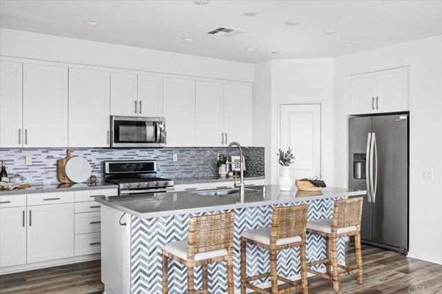 1267 Via Lucero, Oceanside CA: https://media.crmls.org/mediaz/6dbad98a-a871-4557-ac44-04febffd0798.jpg