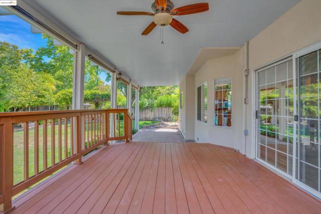 805 Devonshire Loop, Brentwood CA: https://media.crmls.org/mediaz/6dbae56a-239d-4236-8a6d-f3942ba439af.jpg