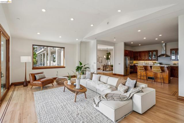 Image 15 of 60 For 33 Somerset Rd