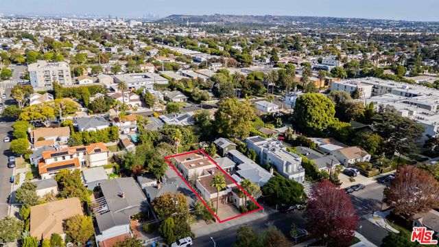 3718 S Barrington Avenue, Los Angeles CA: https://media.crmls.org/mediaz/6dbb2790-3121-43c5-b36a-c872149b065b.jpg