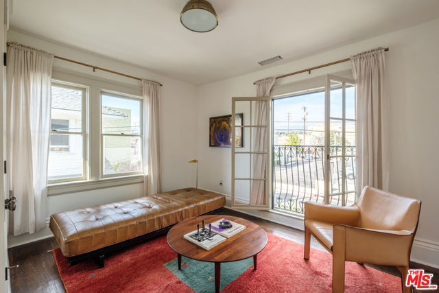 116 Roselawn Place, Los Angeles CA: https://media.crmls.org/mediaz/6dbb6c14-1d24-4798-a9ff-9fe6e1f9e155.jpg