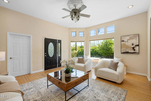 Detail Gallery Image 9 of 71 For 4917 Angeles Crest Hwy, La Canada Flintridge,  CA 91011 - 4 Beds | 3 Baths