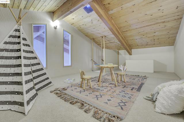 33 Binnacle Hl, Oakland CA: https://media.crmls.org/mediaz/6dbb8346-829d-45b3-80e6-a1a98a022b33.jpg