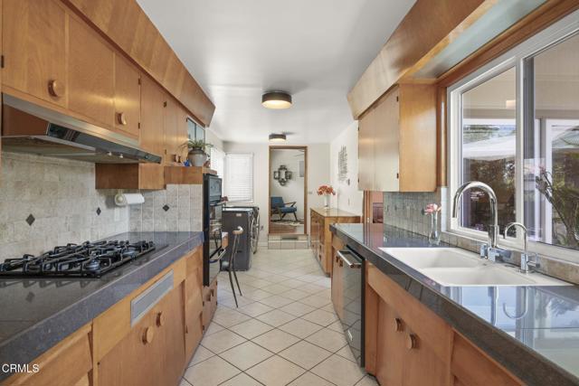 109 Shamrock Drive, Ventura CA: https://media.crmls.org/mediaz/6dbb8e85-48ab-46a8-b4eb-32320801292c.jpg