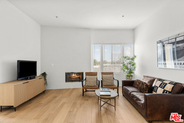 4180 Fair Avenue, Studio City CA: https://media.crmls.org/mediaz/6dbb925c-7a07-4076-9de5-56380c5f57a4.jpg