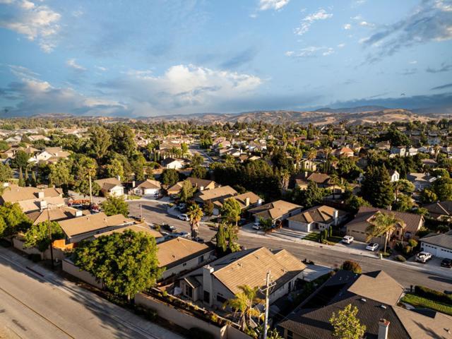 865 Valley Oak Drive, Hollister CA: https://media.crmls.org/mediaz/6dbc30c8-6f19-463e-b61a-d887292ffec9.jpg