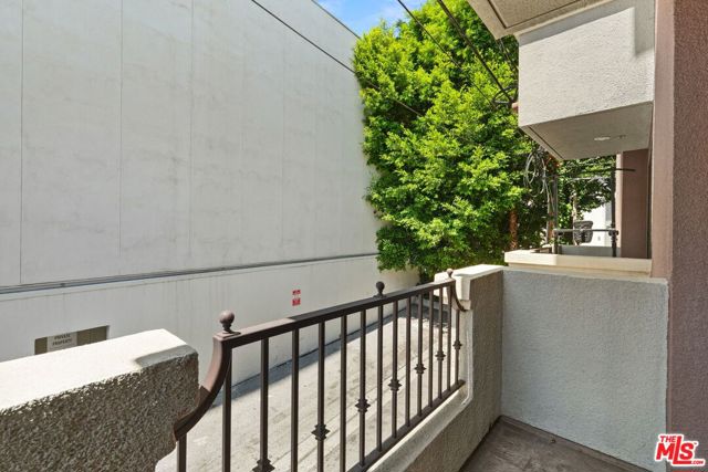 10275 Missouri Avenue, Los Angeles CA: https://media.crmls.org/mediaz/6dbca6f4-0411-407f-b078-e8fa466cb216.jpg