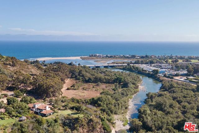 3625 Serra Road, Malibu CA: https://media.crmls.org/mediaz/6dbcdd38-6fbd-437b-b654-bb49a4475580.jpg