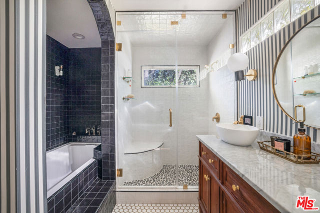 4426 Auckland Avenue, Toluca Lake CA: https://media.crmls.org/mediaz/6dbd8443-3e5f-4521-af3c-a012de1f2e4e.jpg