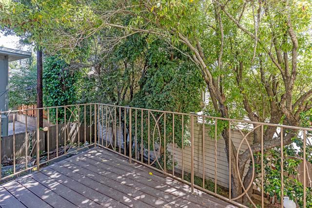 1121 Douglas Avenue, Burlingame CA: https://media.crmls.org/mediaz/6dbddb15-880a-4569-a669-5baf3bda1b2e.jpg