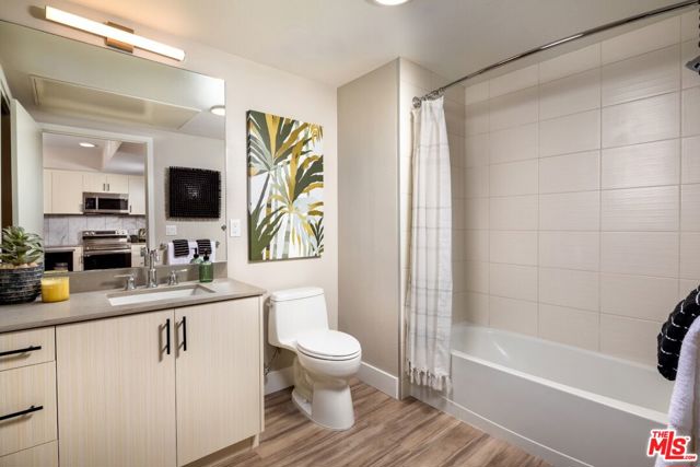 201 N La Brea Ave. Avenue, Inglewood CA: https://media.crmls.org/mediaz/6dbe16d3-b3be-4b12-a8d7-0cda47e65508.jpg
