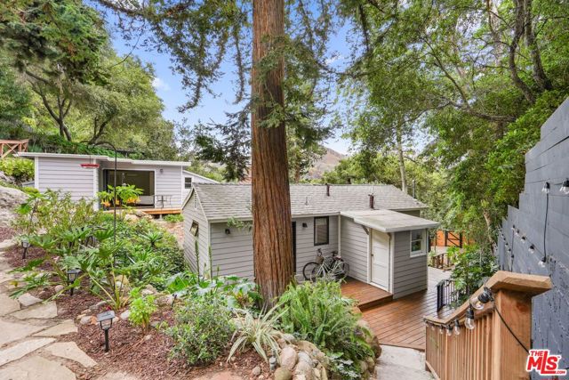 19817 Montau Drive, Topanga CA: https://media.crmls.org/mediaz/6dbe587c-0d1c-4438-8882-2425dc09b842.jpg