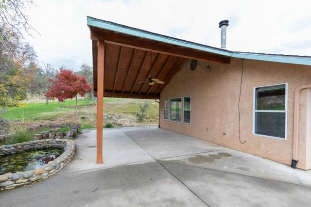 41508 Roaring River Court, Coarsegold CA: https://media.crmls.org/mediaz/6dbe709c-54c7-4337-aa27-3affb7cf8c0a.jpg