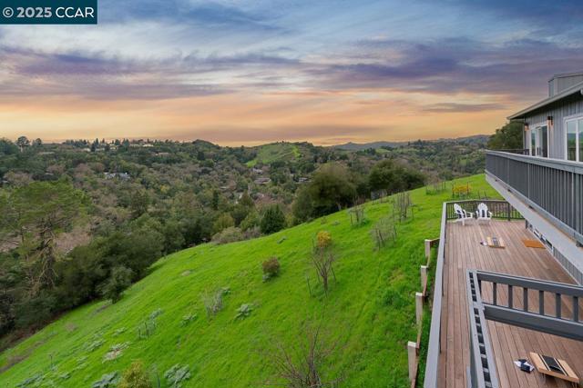 625 Sky Hy Cir, Lafayette CA: https://media.crmls.org/mediaz/6dbec79e-b4c5-47f0-bb98-86c08643f4de.jpg