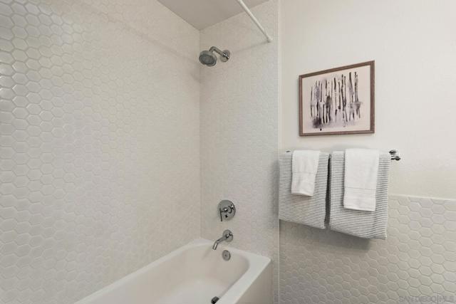 1736 Hill Top Lane, Encinitas CA: https://media.crmls.org/mediaz/6dbfa159-554c-47bc-bc88-10c869705438.jpg