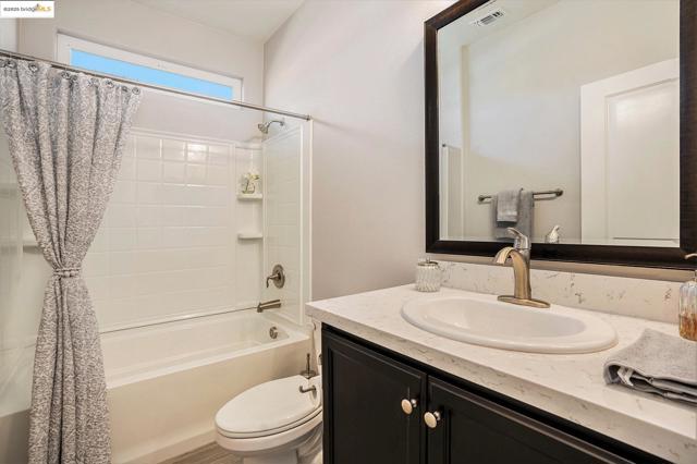 102 Coral St, Brentwood CA: https://media.crmls.org/mediaz/6dbfcbd2-558a-4dbd-b129-ad66ef2701de.jpg