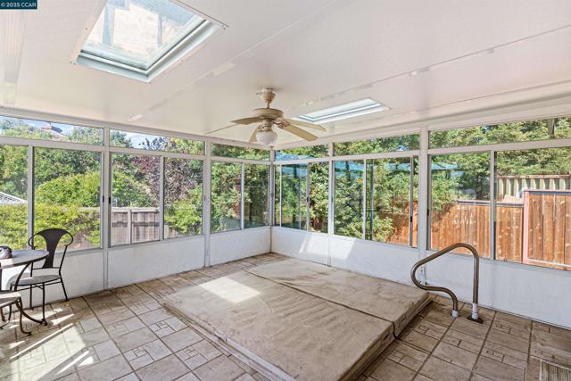 5200 Myrtle Dr, Concord CA: https://media.crmls.org/mediaz/6dbfcd33-a76c-4ce0-b6c8-55d8e96cbdaf.jpg