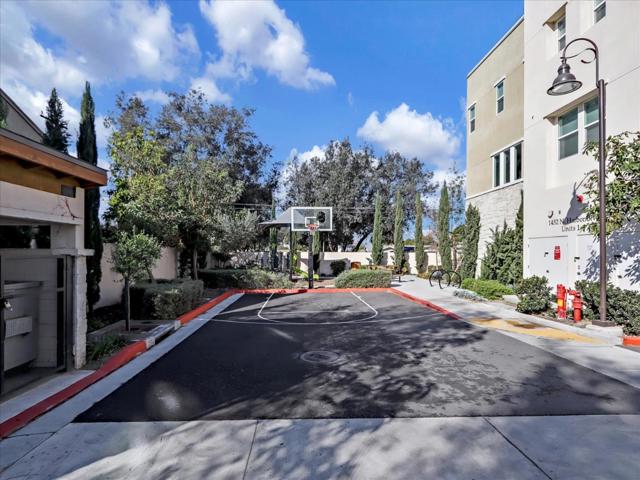 1452 N Harbor Boulevard, Santa Ana CA: https://media.crmls.org/mediaz/6dc03553-37ac-45a6-9067-acedee17bfbc.jpg