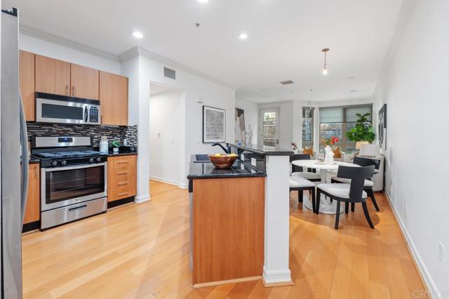 Detail Gallery Image 5 of 22 For 1480 Broadway, San Diego,  CA 92101 - 3 Beds | 2 Baths