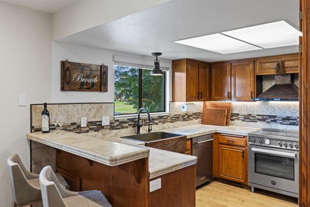 23799 Monterey-Salinas Highway, Salinas CA: https://media.crmls.org/mediaz/6dc05f4f-e518-4ec3-b8b4-213a59691ea9.jpg